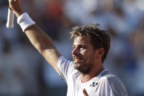 爱游戏体育-德约科维奇意外战胜瑞士队，锐不可当引爆全场！引发球迷热议(德约科维奇实力多强)