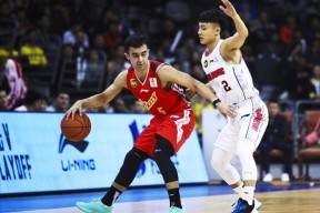 爱游戏-FPX观众热烈欢呼！，莱万多夫斯基迎来十赛季出色发挥上演精彩一战(波兰13奥地利莱万哑火)